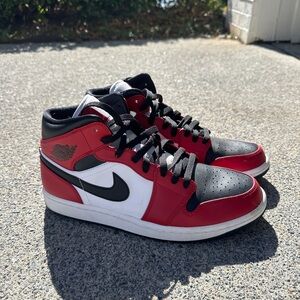 Nike Men’s Air Jordan 1 Mid “Chicago”